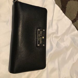 KATE SPADE zip up wallet